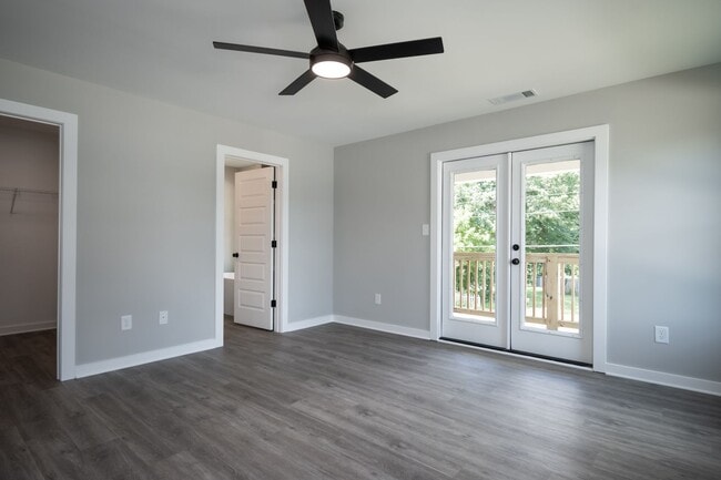 Photo - 815 Whitehall Rd
