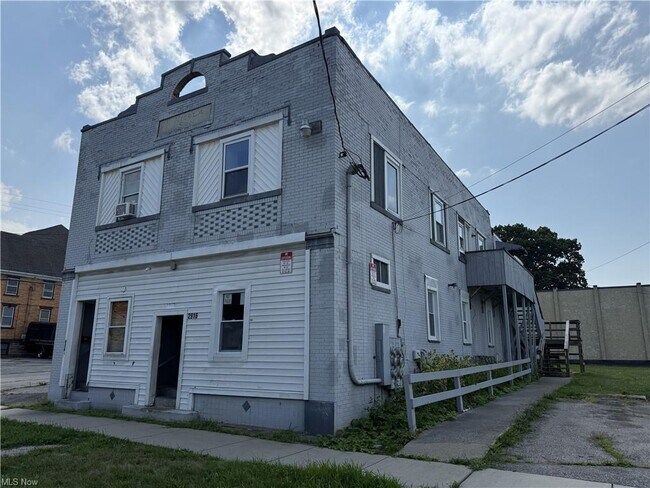 Photo - 2916 Seneca Ave