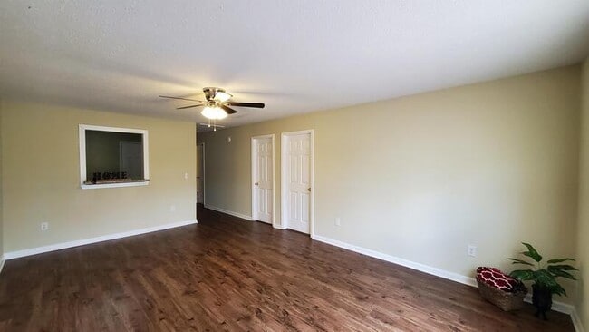 Photo - 1121 Micha Way