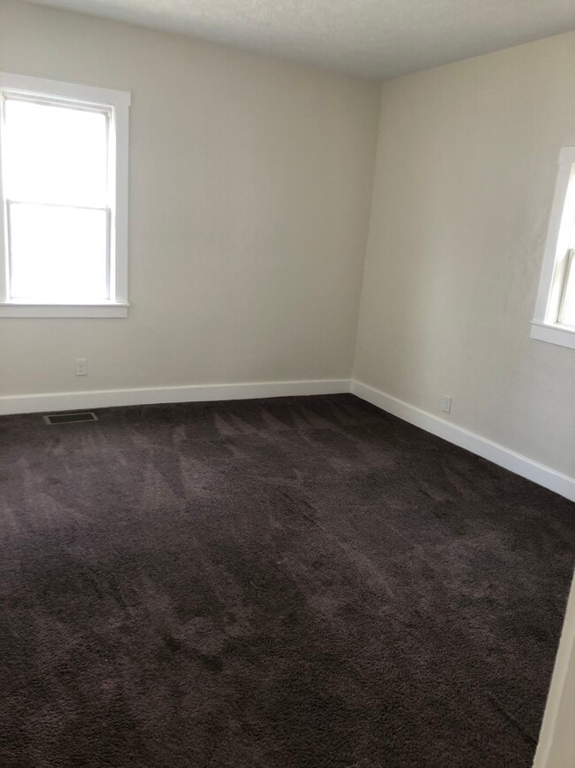 Dormitorio - 620 W Walnut St