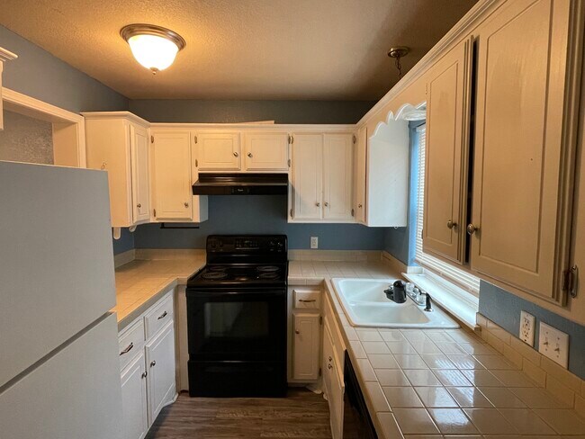 Photo - 1901 E Lindsey St