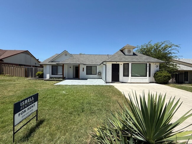 Building Photo - NEW IN MANAGEMENT - COMING SOON! Rental