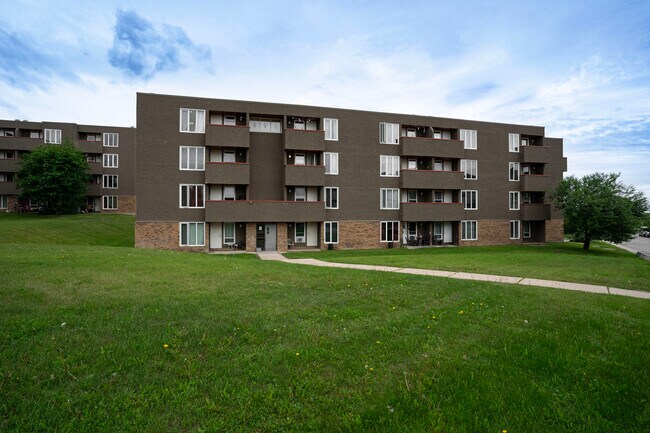 Photo - Marsh Manor Apartments