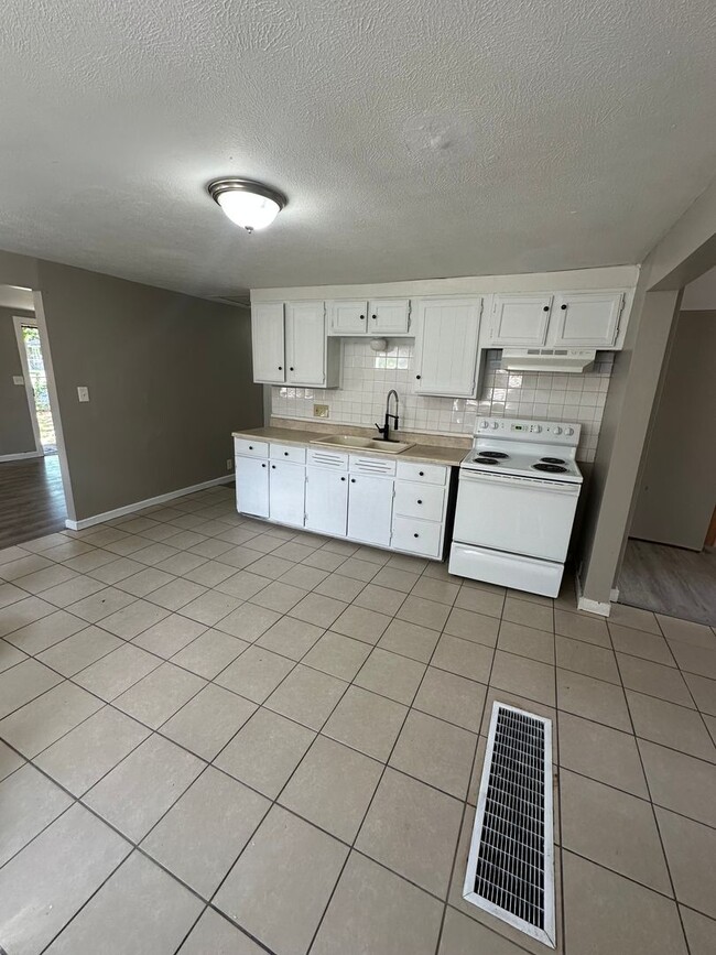 Photo - 3bedrooms 1 full bathroom.