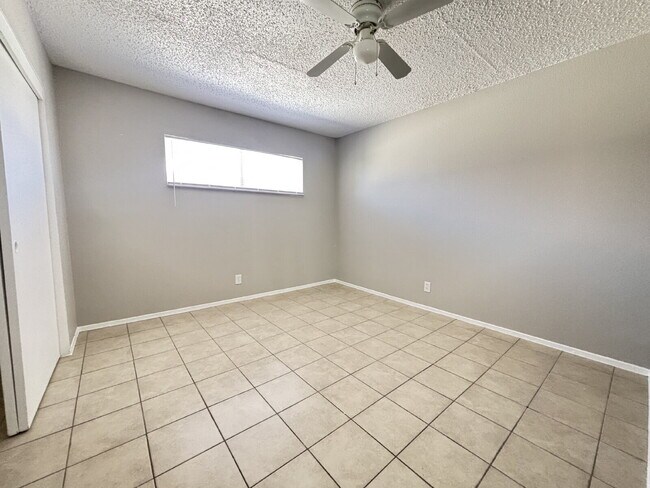 Updated Upstairs 2 Bed | 1 Bath Apartment Near the Las Vegas Strip