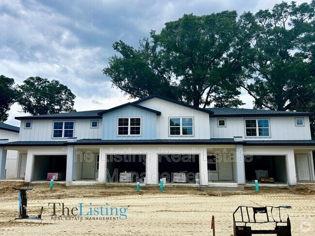 Building Photo - 1545 E Fort King St Rental