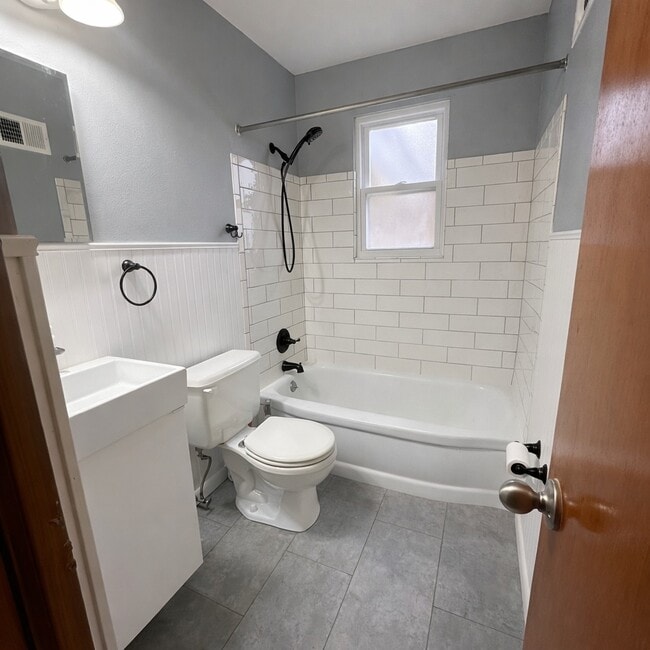 Photo - 2512 Tamm Ave