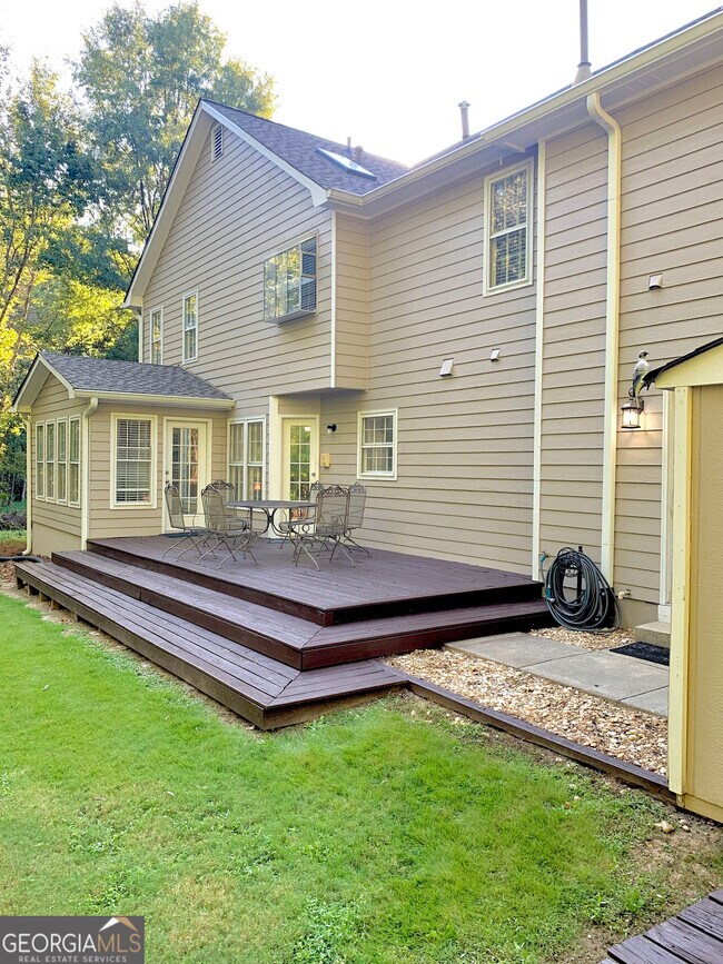 345 Legacy Ln
