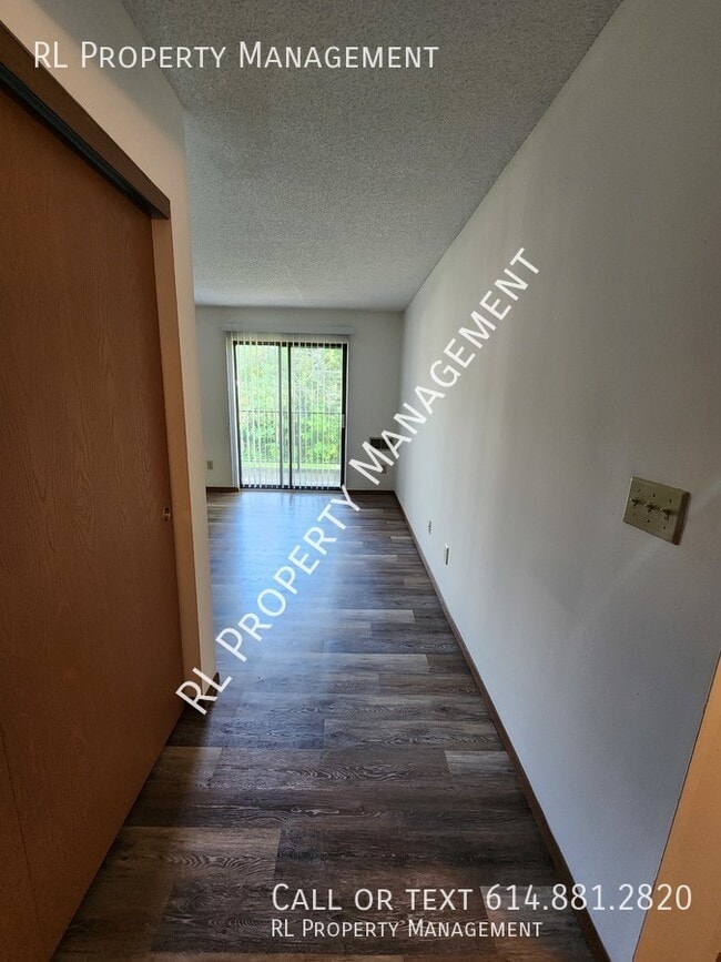 Photo - *WAIVED APPLICATION FEE WITH APPROVED APPL... Unidad 220