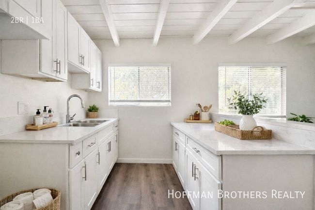 Building Photo - 1256 W 87th St Unit 6