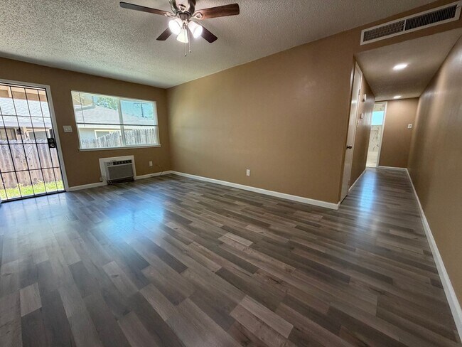 Photo - 5725 Woodleigh Dr