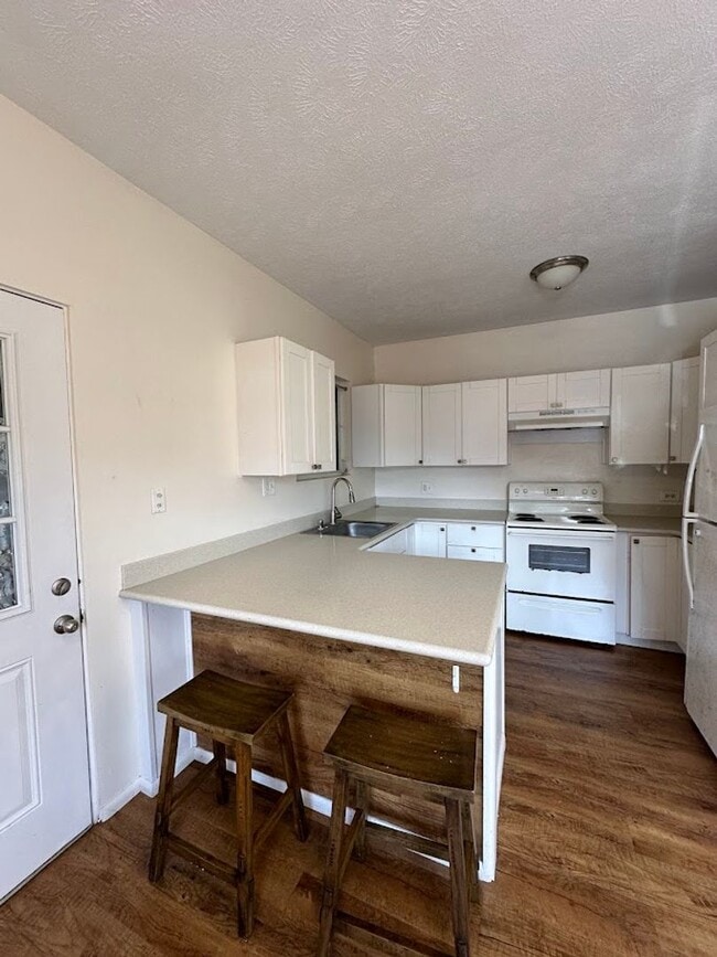 Photo - Nuuanu Pali Ground floor 3 bed, 1 ba including utilities and parking stall, pet negotiable