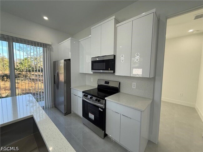 Photo - 207 W 15th St