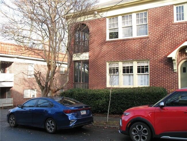 Photo - 789 Frederica St NE