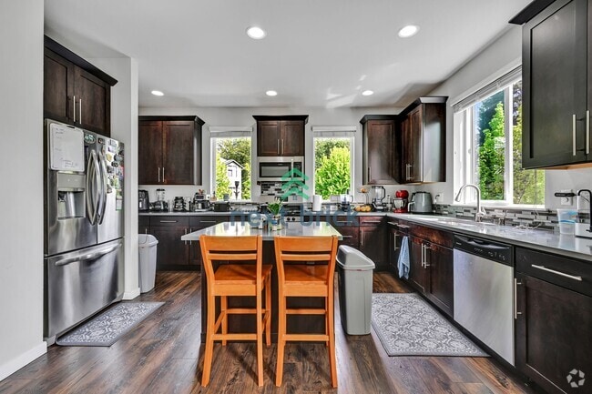 Building Photo - Spacious & Modern 4-Bed, 3.5-Bath Townhome...