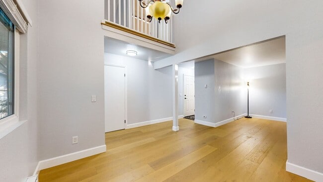 Building Photo - Cozy 2 Bedroom 1.5 Bath with Private Yard and Two Car Garage !