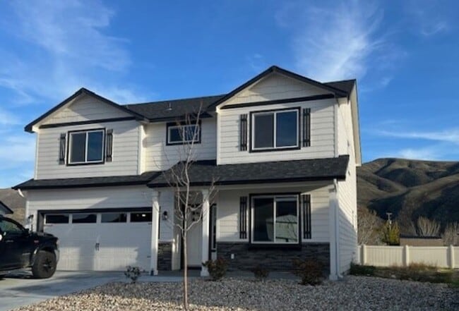 Photo - Beautiful newer 4 bed 3 bath home located HWY 55 in Horseshoe Bend.