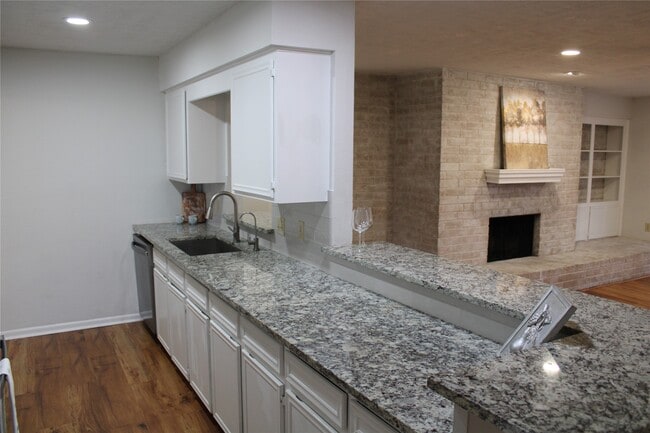 Photo - 819 Walbrook Dr