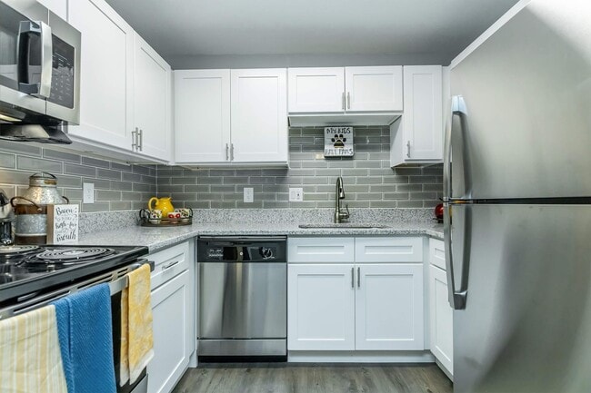 Building Photo - Brighton Valley Apts