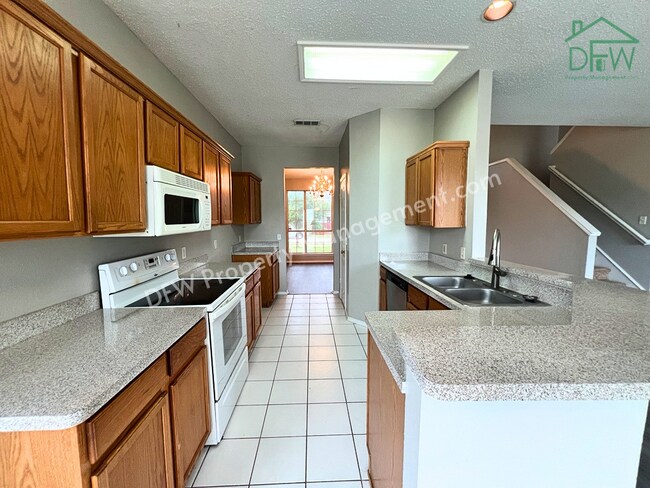 Photo - Spacious 5-Bedroom, 3.5-Bathroom Home for Lease in Denton, TX