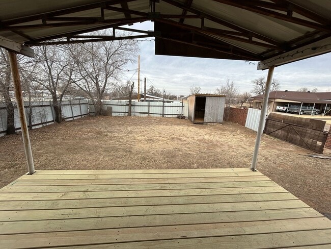 Photo - 609 E 6th St