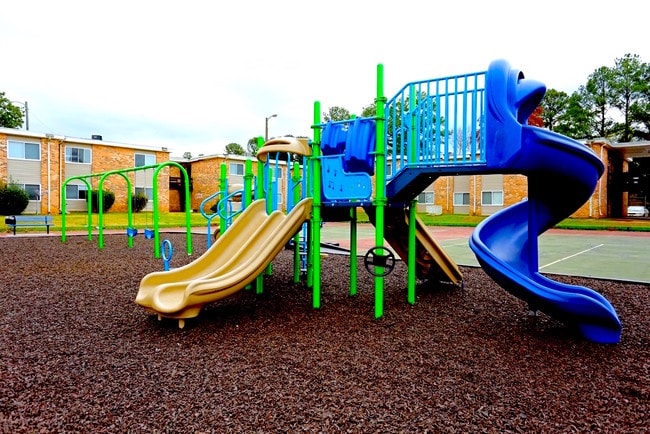 ÁREA DE JUEGOS PARA NIÑOS 1 - Riverbend Residences