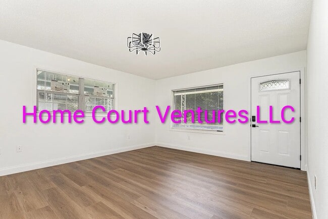 Livingroom - 639 W Williams St