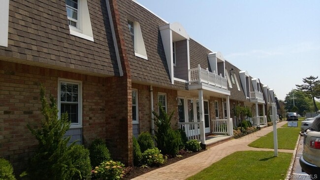 Photo - 10 Mainsail Dr Unit 1-04