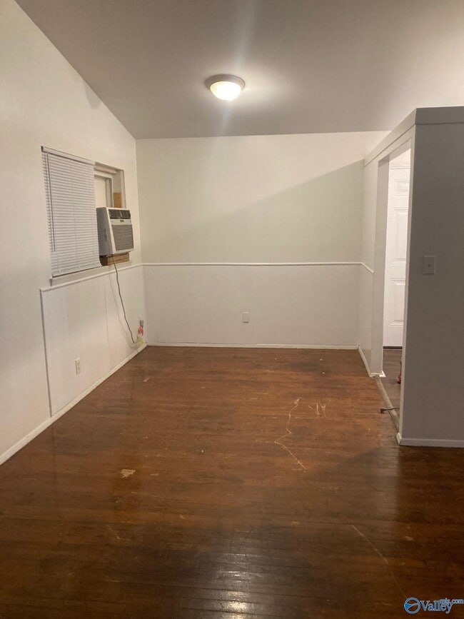 Photo - 702 Mastin Lake Rd NE