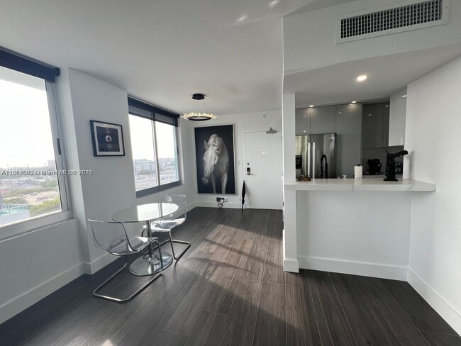 Photo - 1200 West Ave Unidad 916