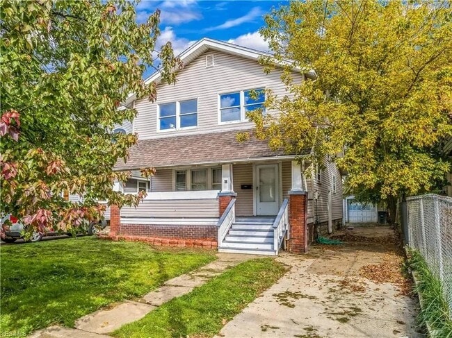 Building Photo - 47 E Mapledale Ave