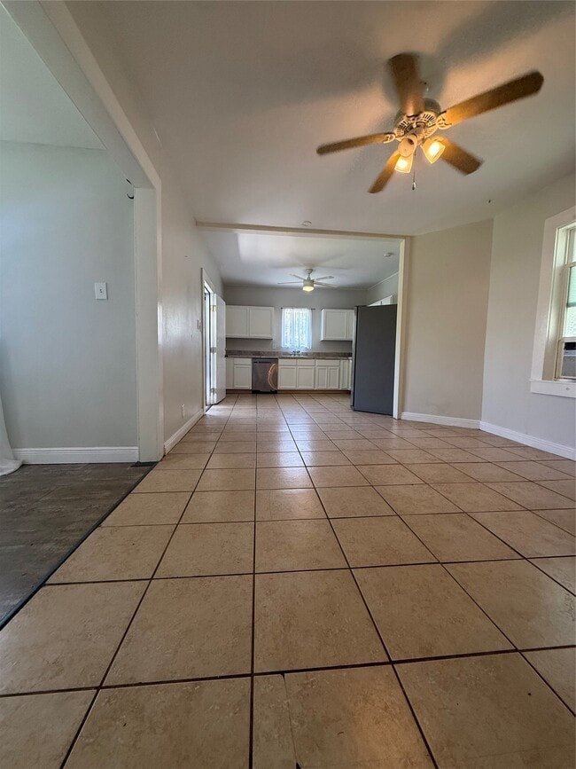 Photo - 2121 Avenue K