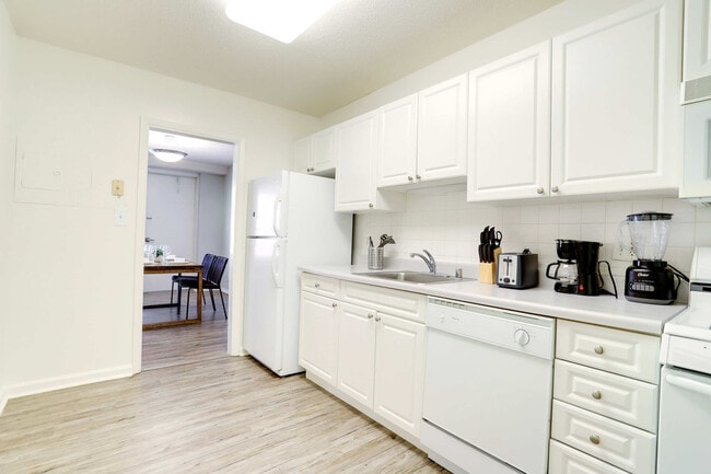 Photo - 2111 Richmond Hwy Unidad FL9-ID1022406P