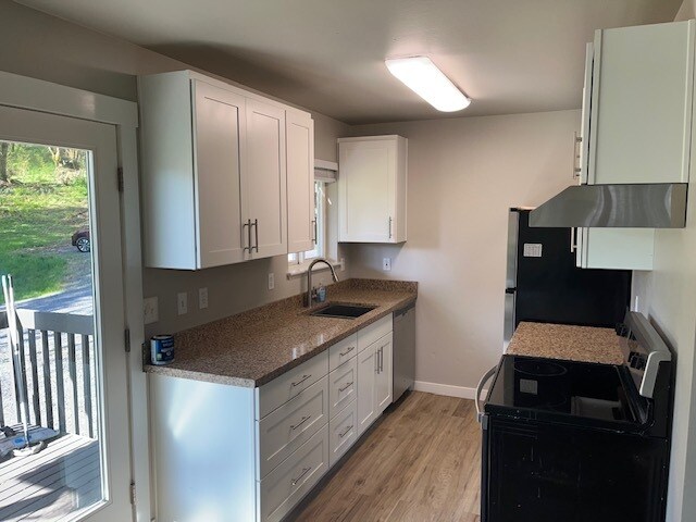 Photo - 18730 Yew Way Unit B