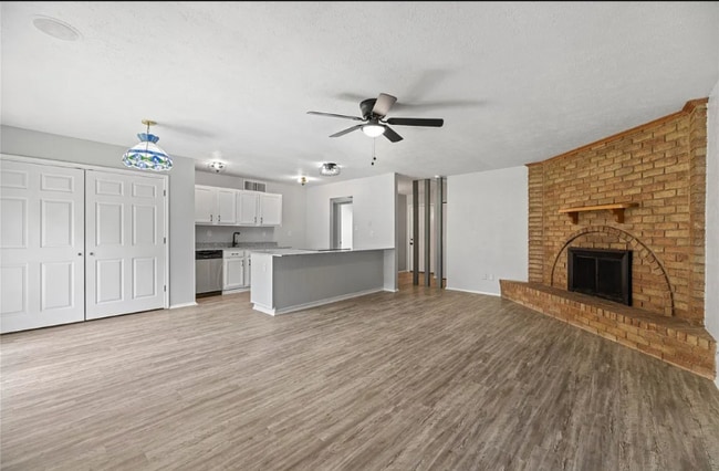 510 Woodcrest Way