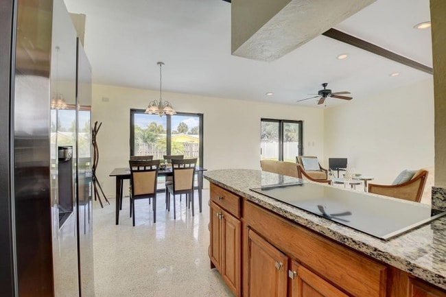 Photo - 64 SW 9th Ave