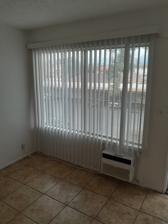 Photo - 567 N Mountain View Ave Unidad Apt 25