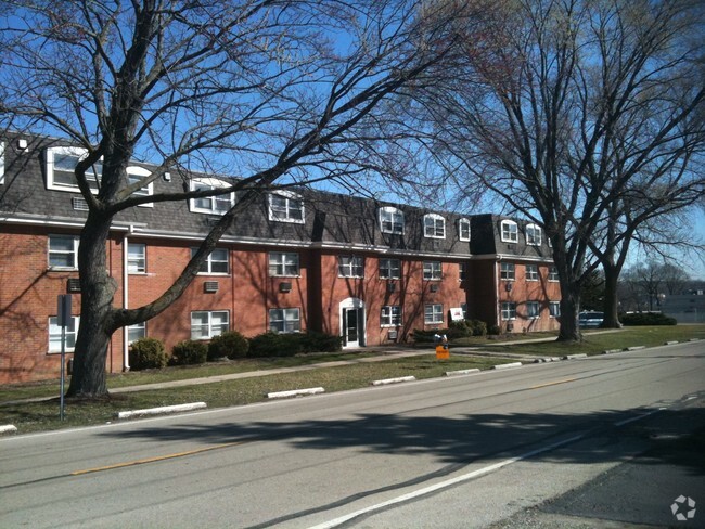 Building Photo - 321 Old Indian Trail Rental