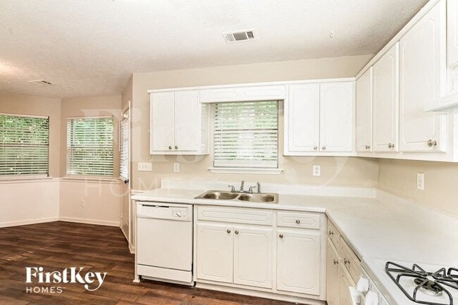 Photo - 130 Dunwick Ln