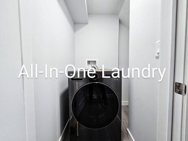 Photo - 3727-3214 214 St NW