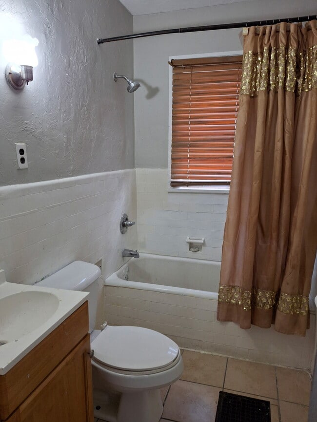 Photo - 2308 Pitt St