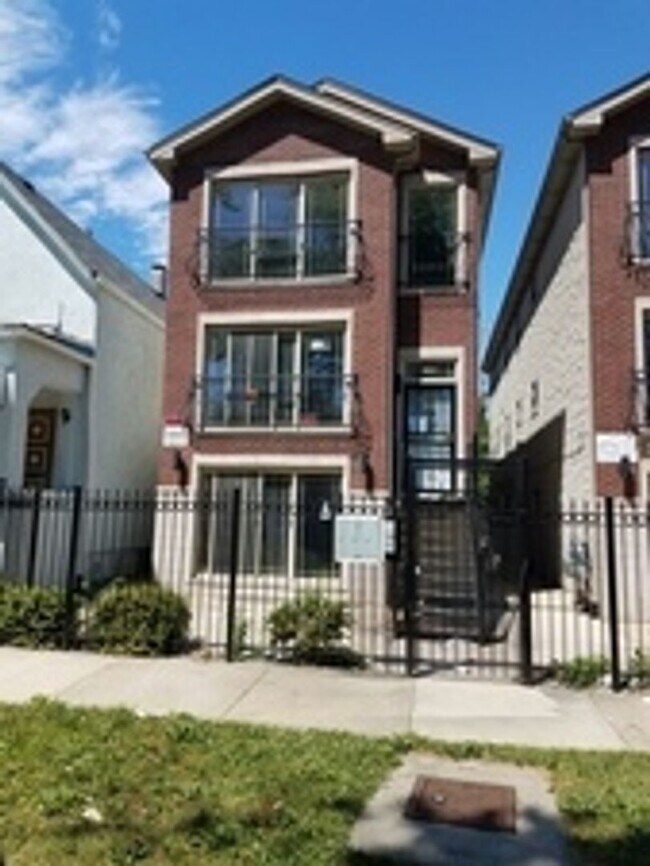 Building Photo - 6344 S Rhodes Ave Unit 2 Rental