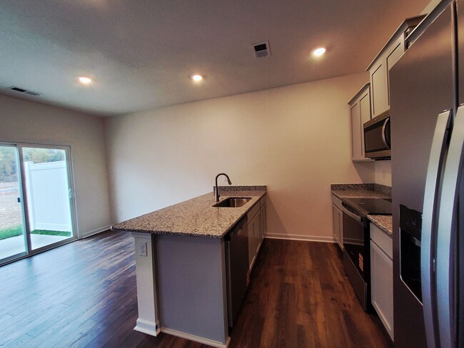 Photo - Kodak 37764 - 3 bedroom 2.5 bath townhouse - call Dustin Walker 865-221-0197