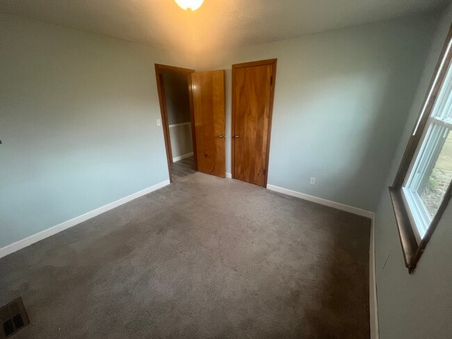 Photo - 150 Centervale Ave