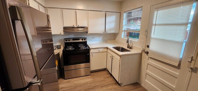 1234 Peacock Ave Unidad 1