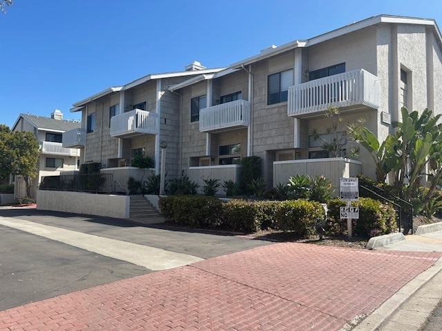 Front - 4004 Mahaila Ave