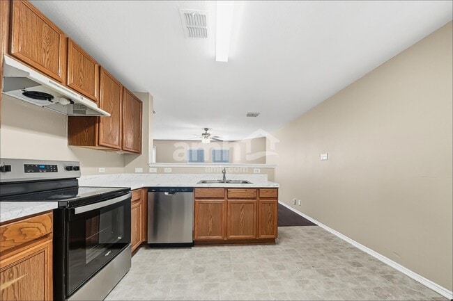 Photo - 1120 Boxwood Dr