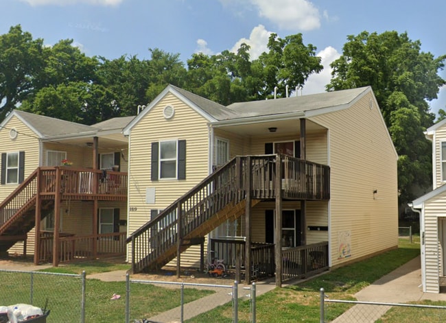 Building Photo - 2819 Greenwood Ave Unit 2819 Greenwood Ave #1