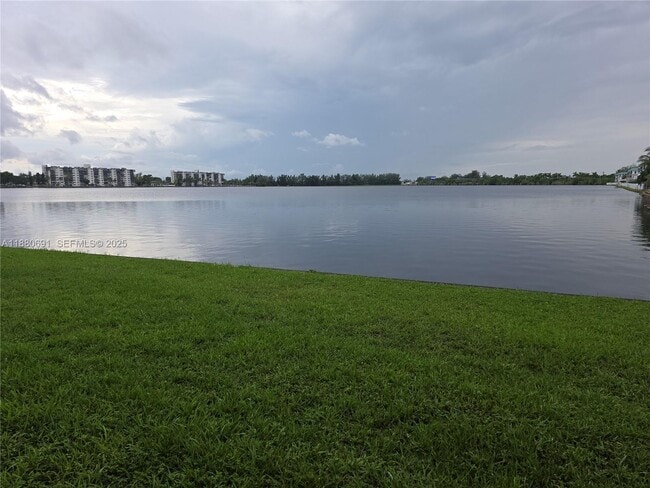 Building Photo - 1300 NE 191st St Unit A104