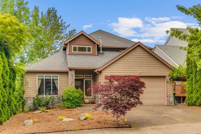 Building Photo - Stunning, spacious 4-bdrm/4-bath in Tigard. Fireplace, massive decks, next to nature